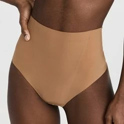 Outlet ๐ Commando Zone Smoothing Thong Caramel ๐ฏ