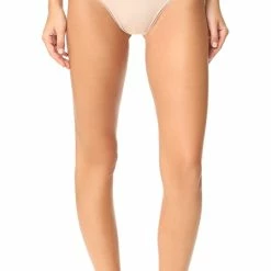 Brand new 🧨 Yummie Seamlessly Shaped Ultralight Thong Frappe 🌟